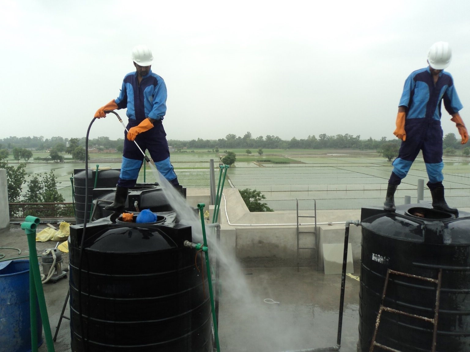 شركة تنظيف خزانات دبي